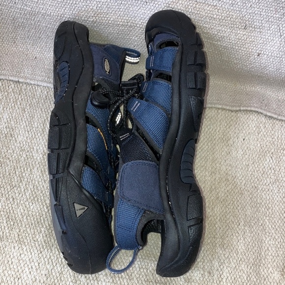 Keen men’s size 7.5 (8.5 women’s)  Blue rubber Sandals - Picture 14 of 16
